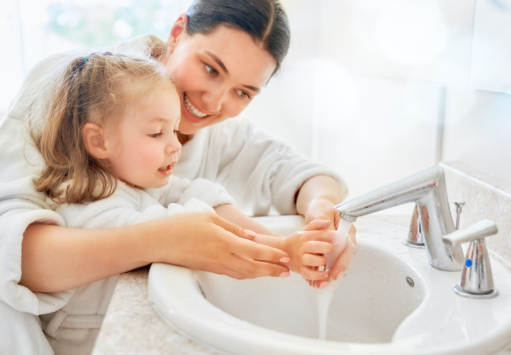 Je lave mes mains à l'eau froide.jpg